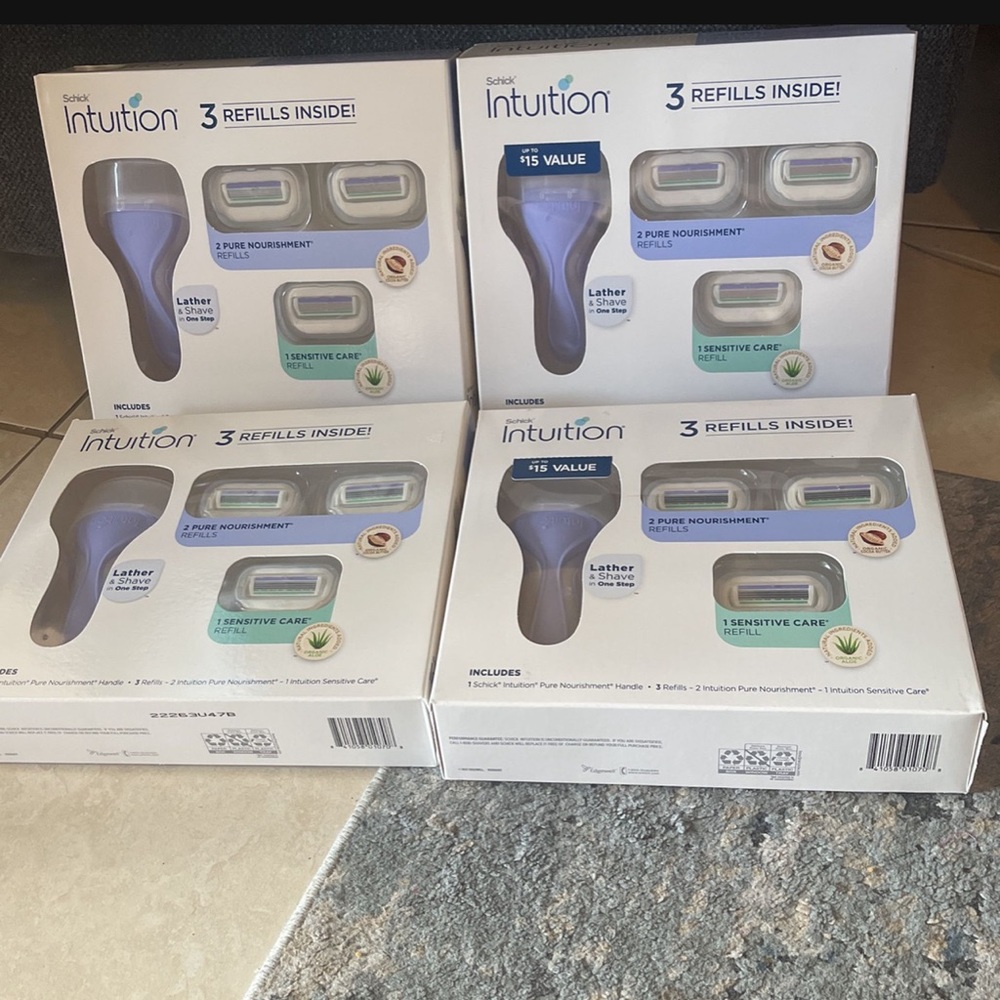 Schick Intuition Women Razor Set